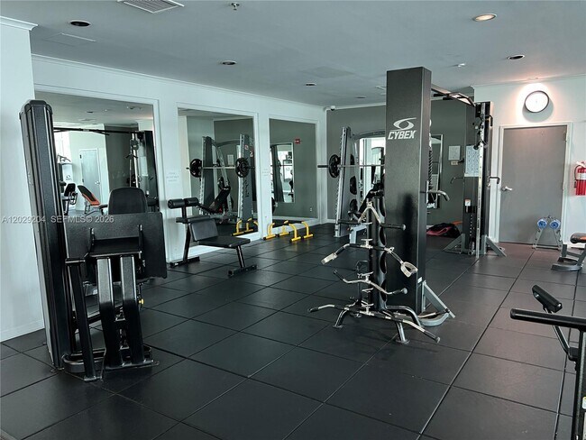Building Photo - 1155 Brickell Bay Dr
