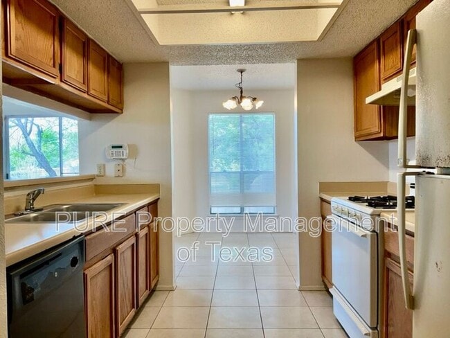 Building Photo - 12120 Thompkins Dr