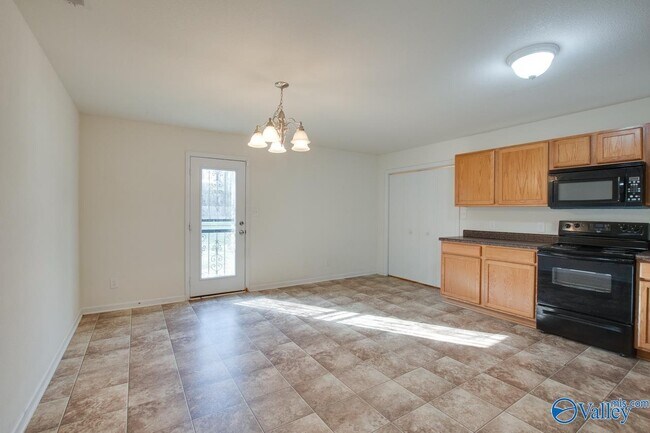 Building Photo - 198 Cloverbrook Dr