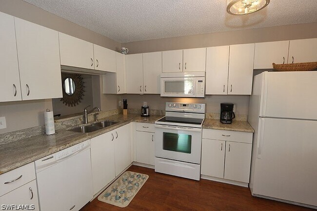 Building Photo - 7812 Emerald Cir