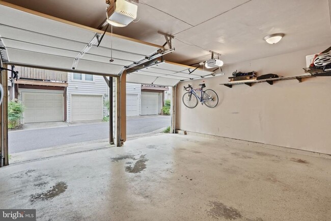 Building Photo - 2442 Garnett Dr