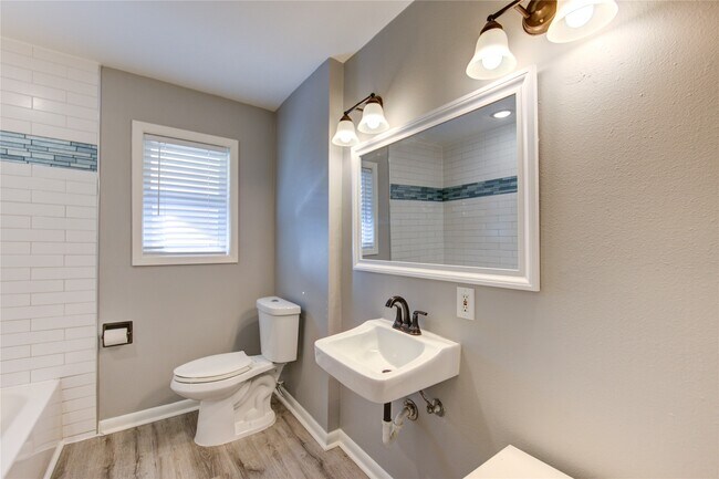 Building Photo - 2714 Southmore Ave