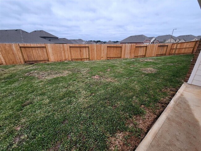 Building Photo - 1606 Happy Vly St