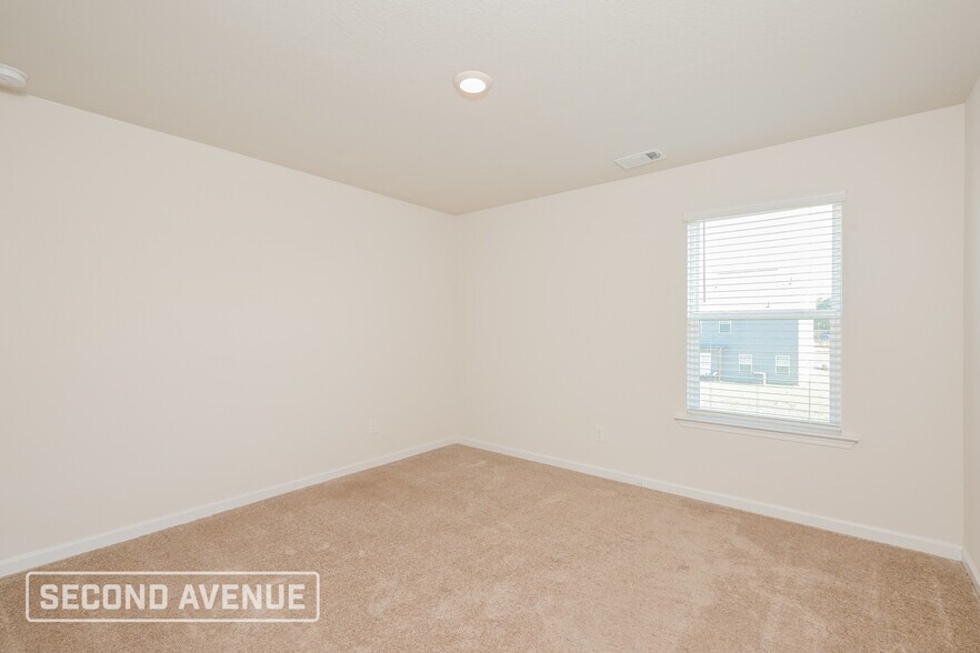 Building Photo - 726 Woody Dr