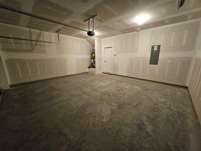 Building Photo - 128 Rosebush Ln