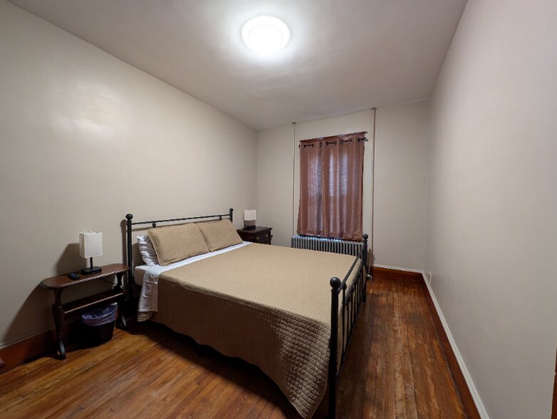 Building Photo - 492 Burgess St