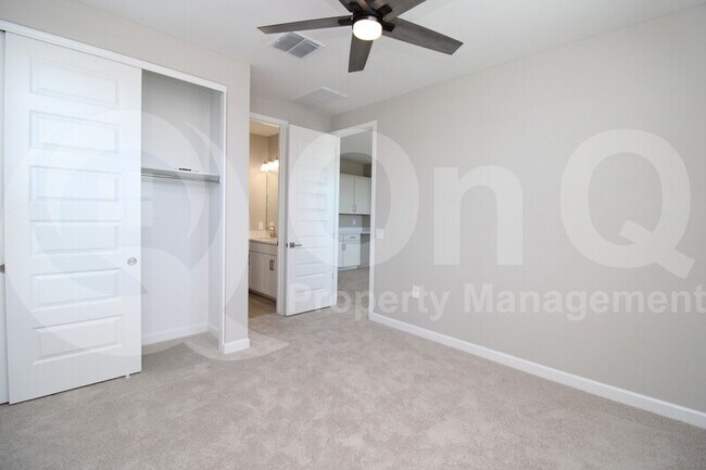 Building Photo - 5976 E Quail Ave