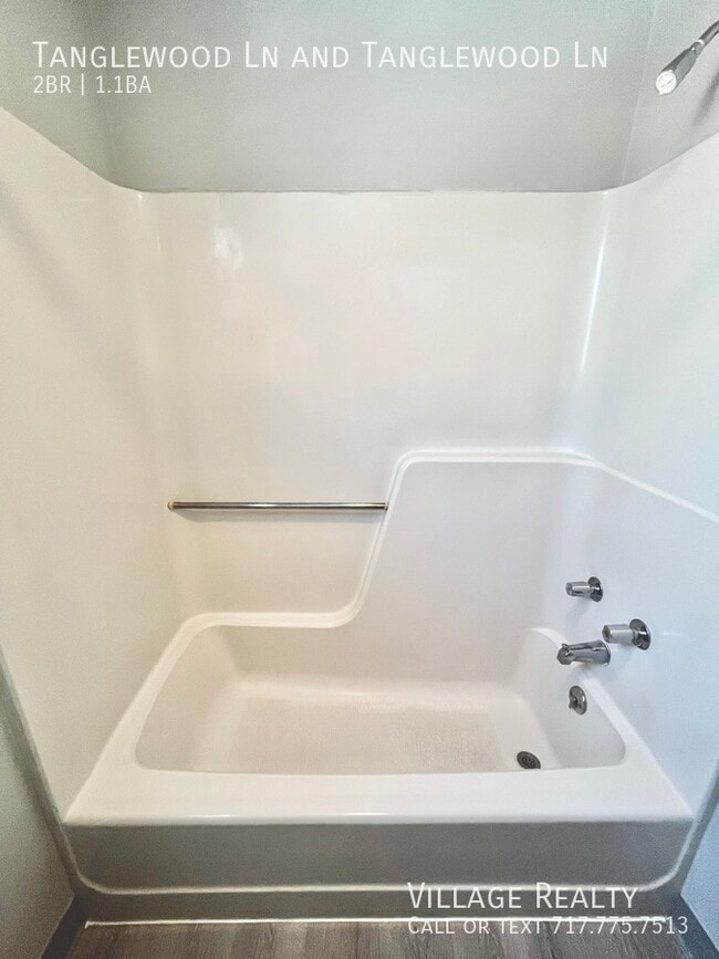 Building Photo - 442 Tanglewood Ln