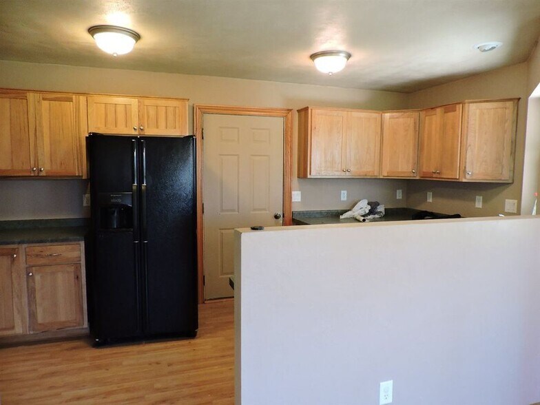 Building Photo - 325 Cordy Lane