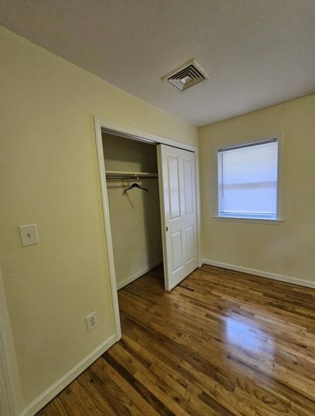 Building Photo - 8 Town Path