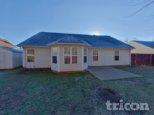 Building Photo - 3415 Hardwood Dr