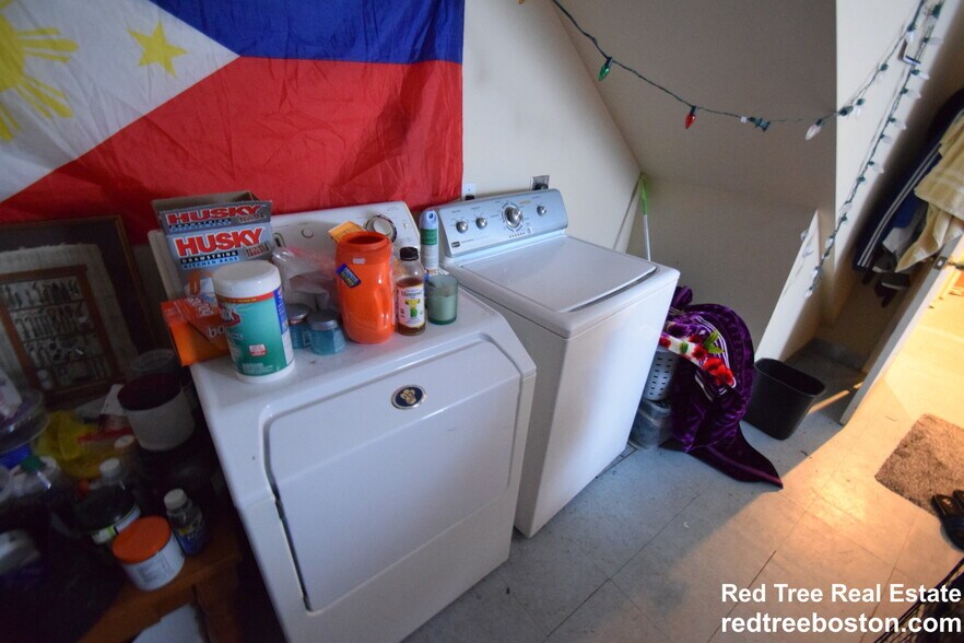 Building Photo - 31 Wade St