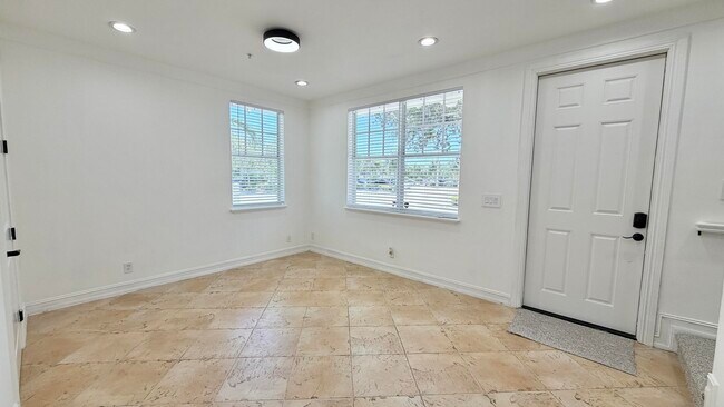 Building Photo - 810 3rd Ave N