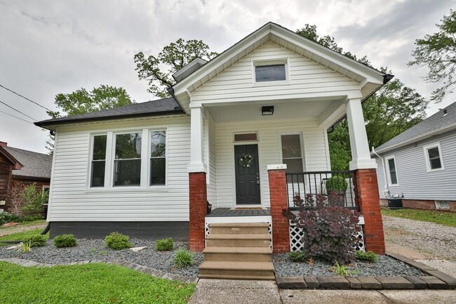Building Photo - Newly Renovated Single Family Home