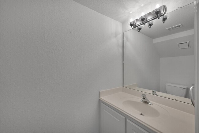 Building Photo - 115 E Greenhill Terrace Pl