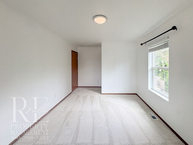 Building Photo - Spacious 4-Bedroom Home with Brand-New Carpet, Two Living Areas & Loft