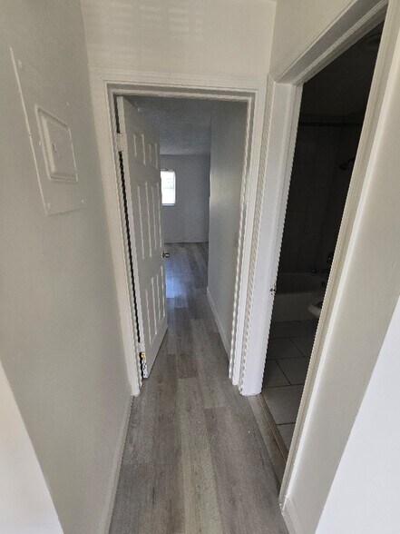 Building Photo - 212 SE 9th Ave