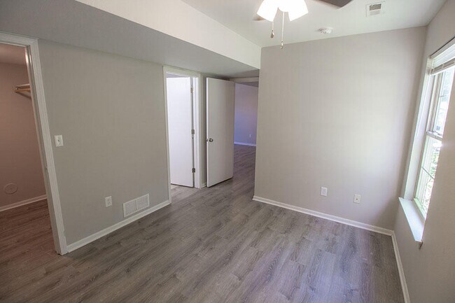 Building Photo - 1413 Greensboro Dr