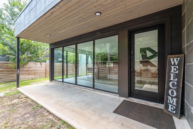 Building Photo - 1601 Beech Dr