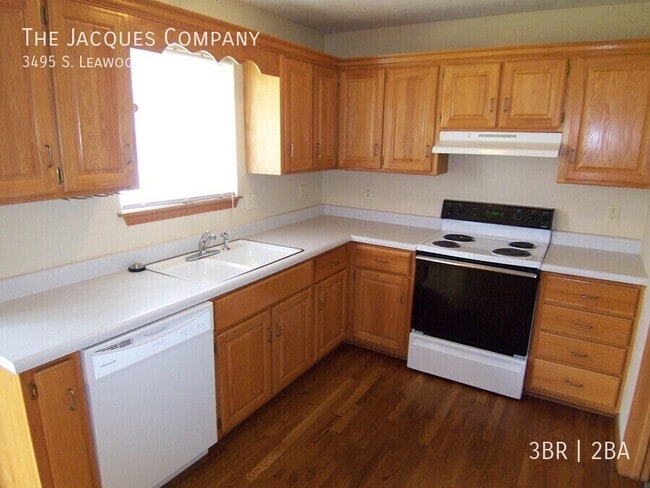 Building Photo - 3495 Leawood Ave