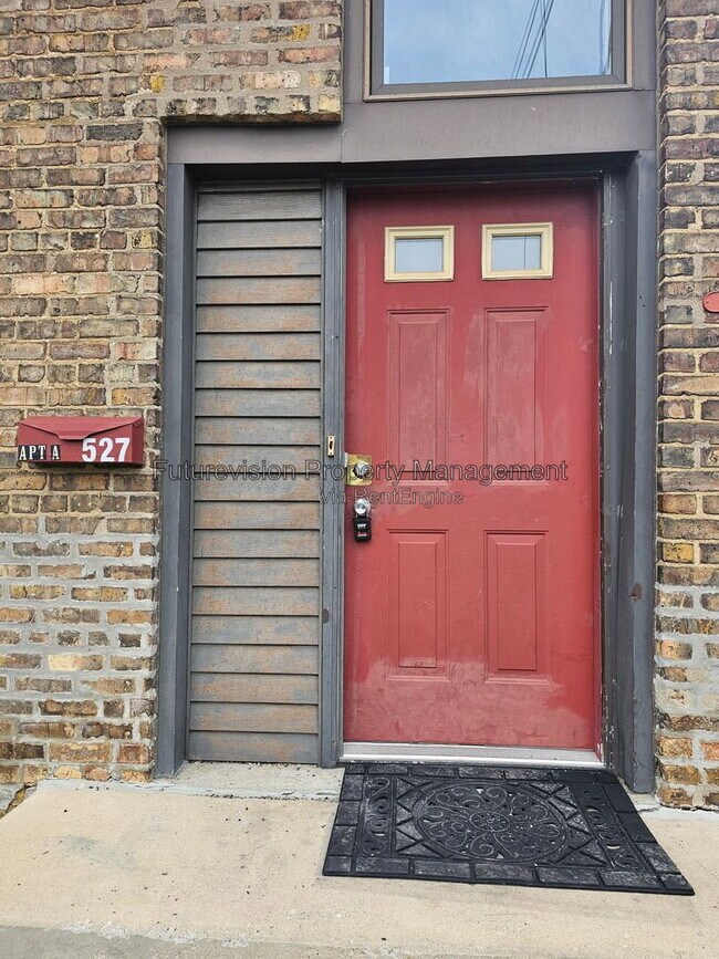 Building Photo - 527 N Chicago St
