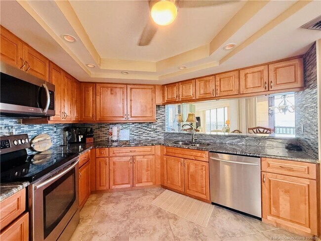 Building Photo - 9500 S Ocean Dr