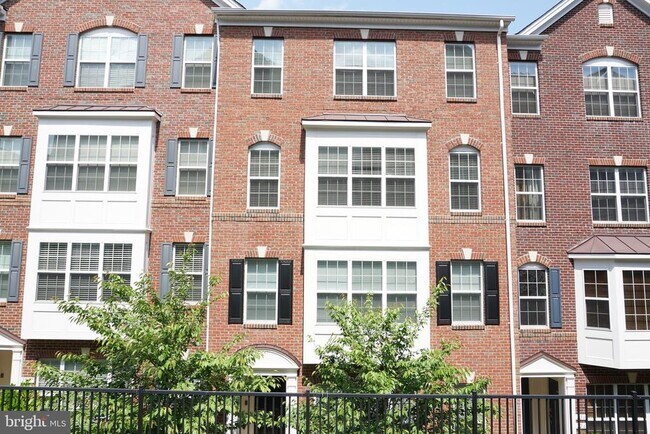 Building Photo - 2261 Kew Gardens Dr