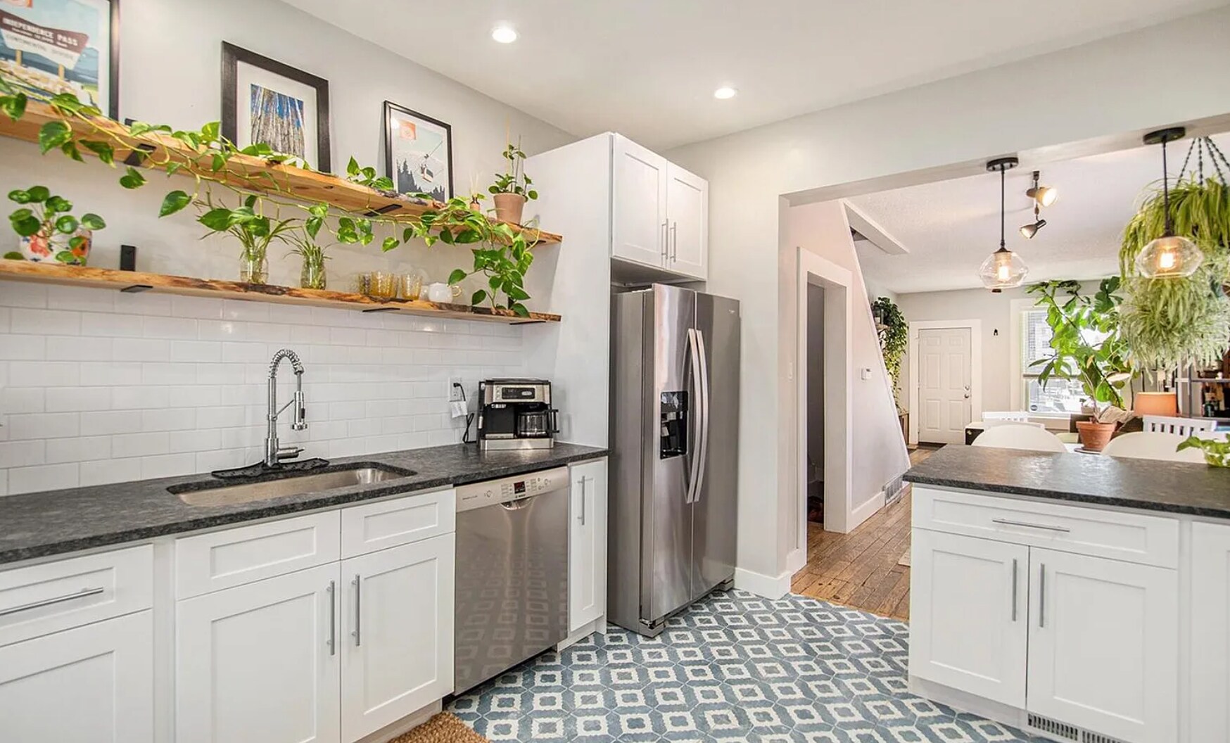 Building Photo - 121 E 8th Ave