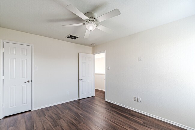 Building Photo - 18111 Hillock Glen Ln