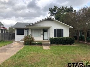 Building Photo - Cozy and affordable!