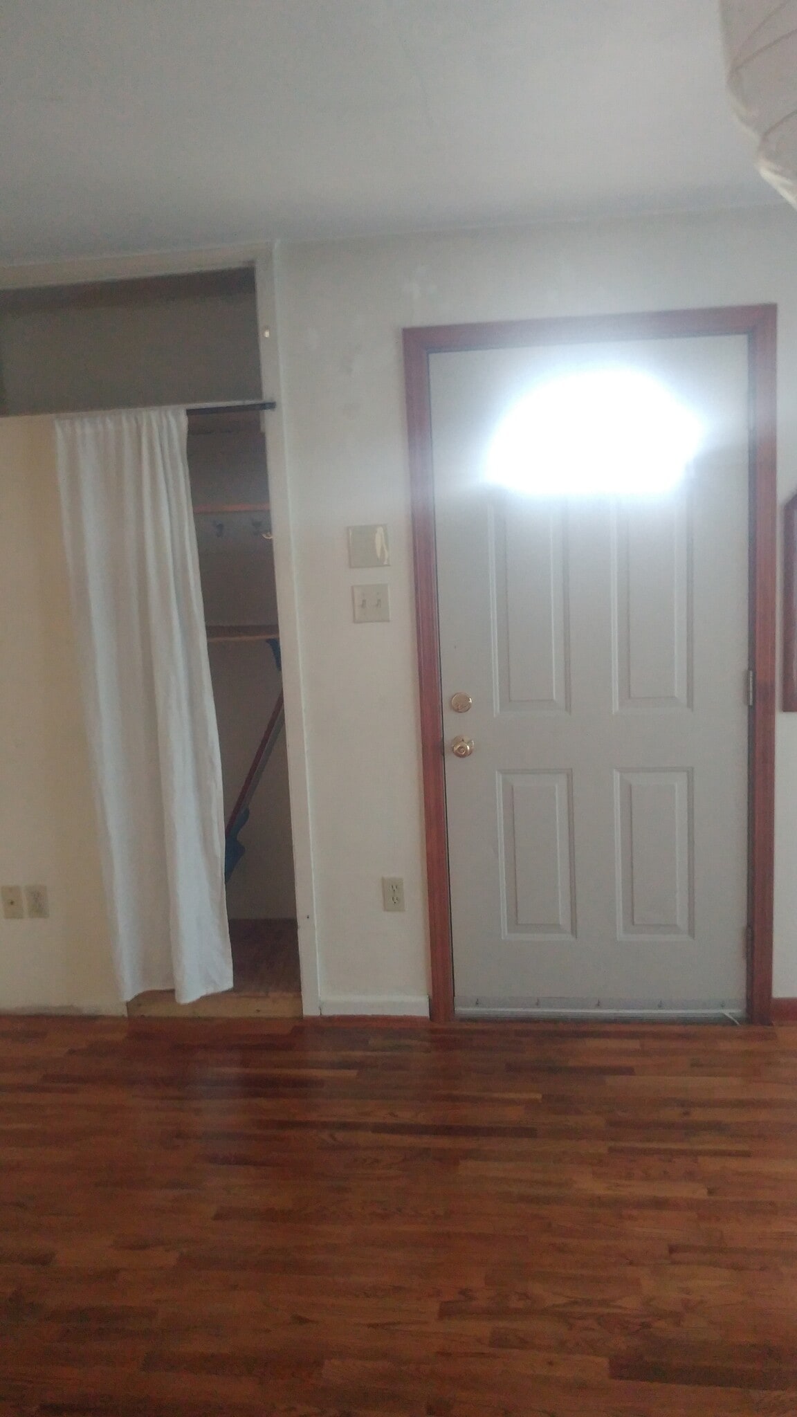 inside front door - 1031 Quivera Cir