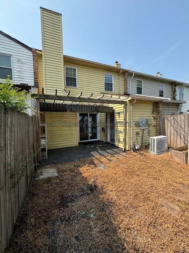 Building Photo - 639 Biltmore Dr
