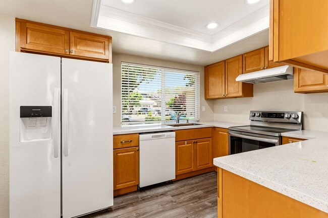 Building Photo - Union City 4-Bed, 2-Bath w/ 2-Car Garage & Vaulted Ceilings