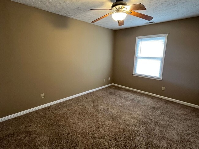 Building Photo - Charming 2 Bed 2 Bath Raeford Home