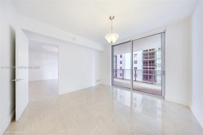 Building Photo - 488 NE 18th St