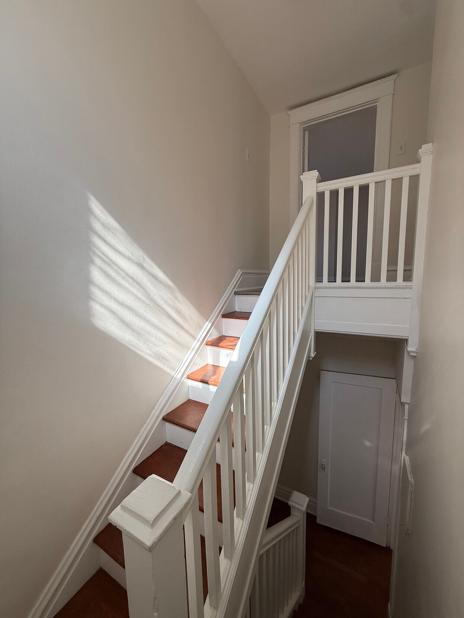 main staircase to second floor - 3068 Bellerive Dr