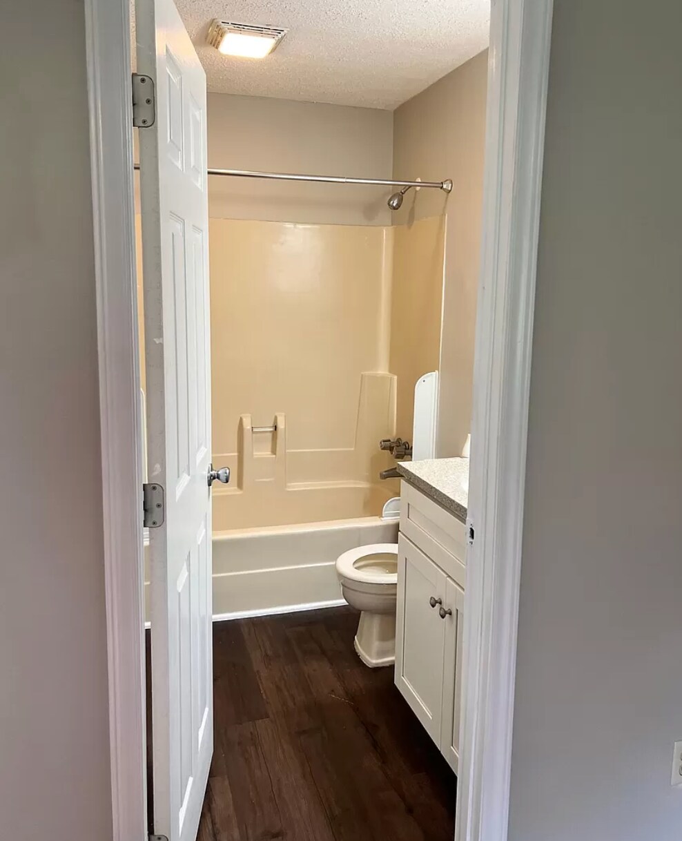 Building Photo - 511 Poplar St