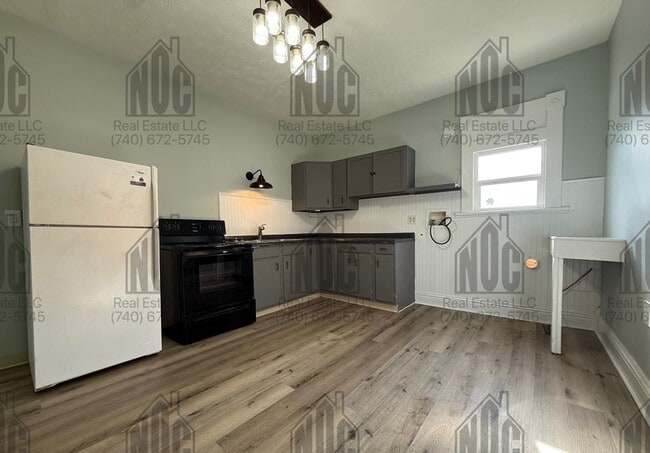 Building Photo - 726 E Main St