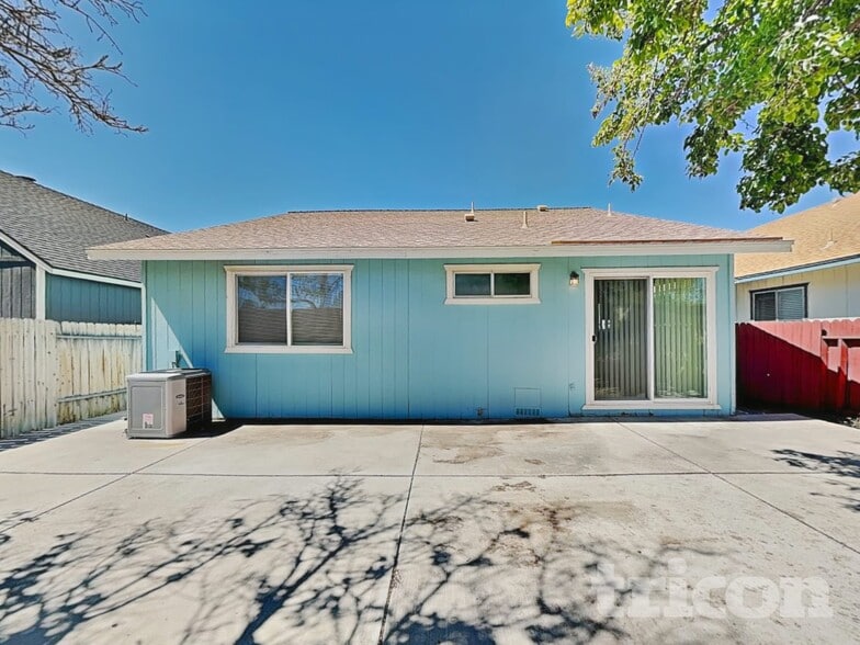 Building Photo - 2020 Burnside Dr