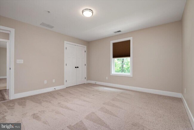 Building Photo - 806 Lynwood Ln