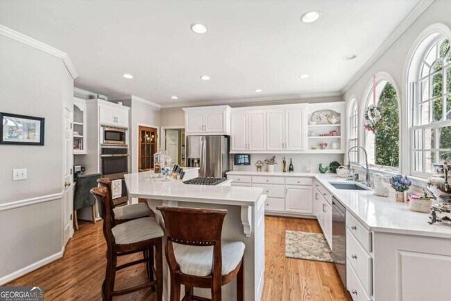 Building Photo - 725 Greenview Terrace