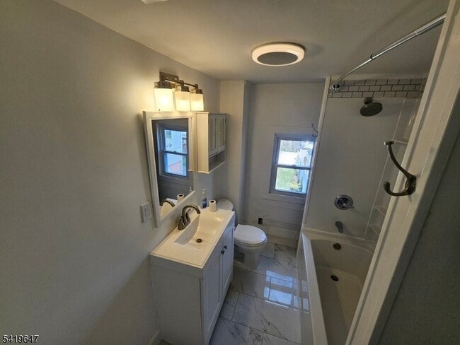 Building Photo - 611 New York Ave