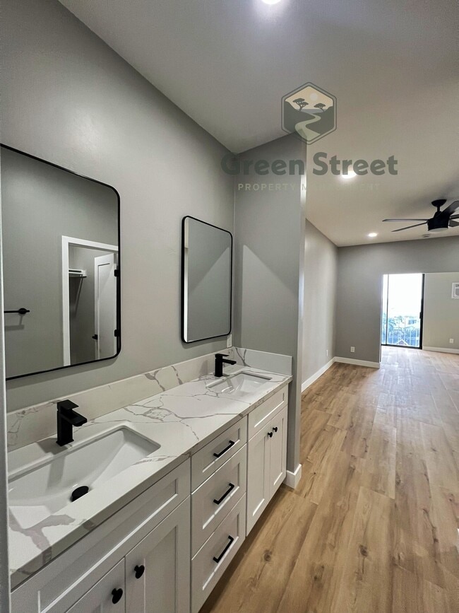 Building Photo - 2410 Albatross St