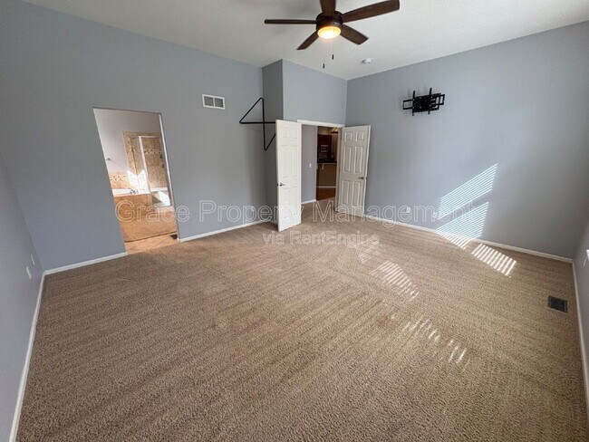 Building Photo - 222 Saxony Rd