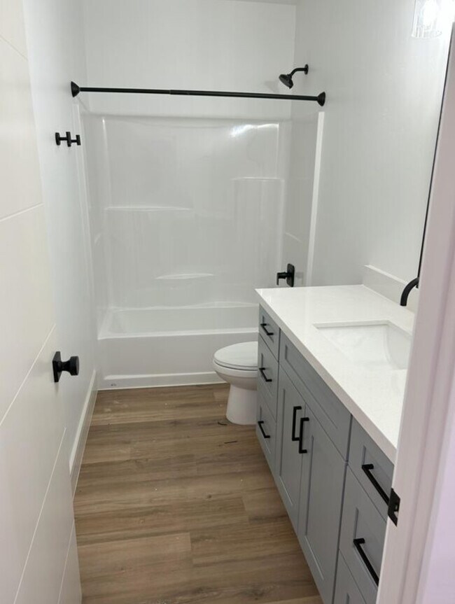 Building Photo - 288 E Center St