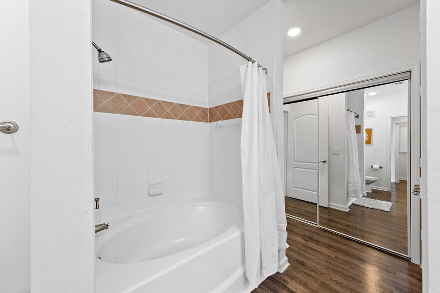 Building Photo - 4800 Seascape Way