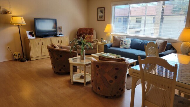 Building Photo - Annual furnished OPTIONAL 2/1 condo Island life