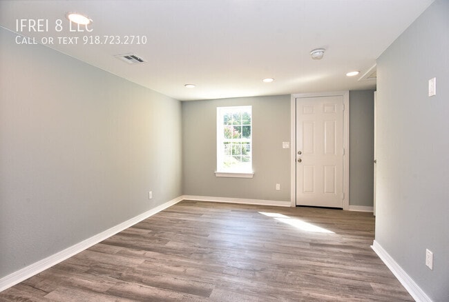 Building Photo - 3803 W Admiral Blvd