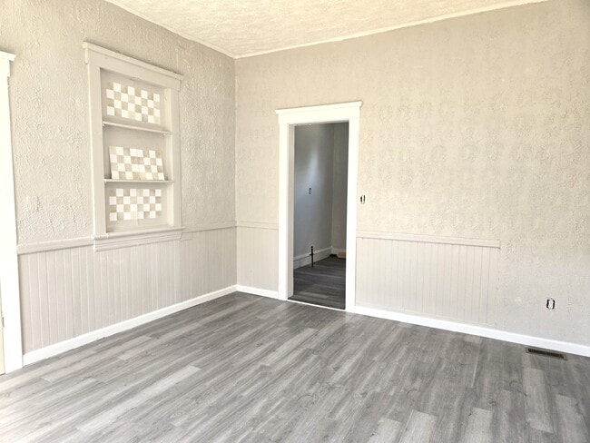 Building Photo - 3912 Archwood Ave