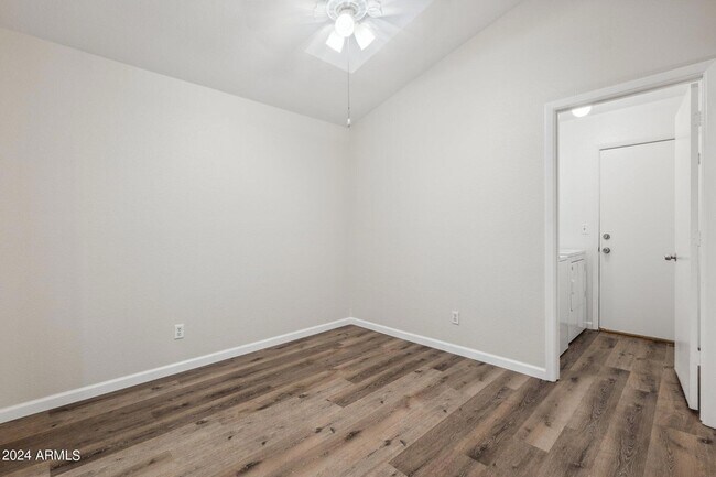Building Photo - 5644 S 41st Pl